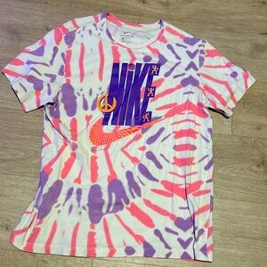 Men’s size large tie-dye, Nike tee!